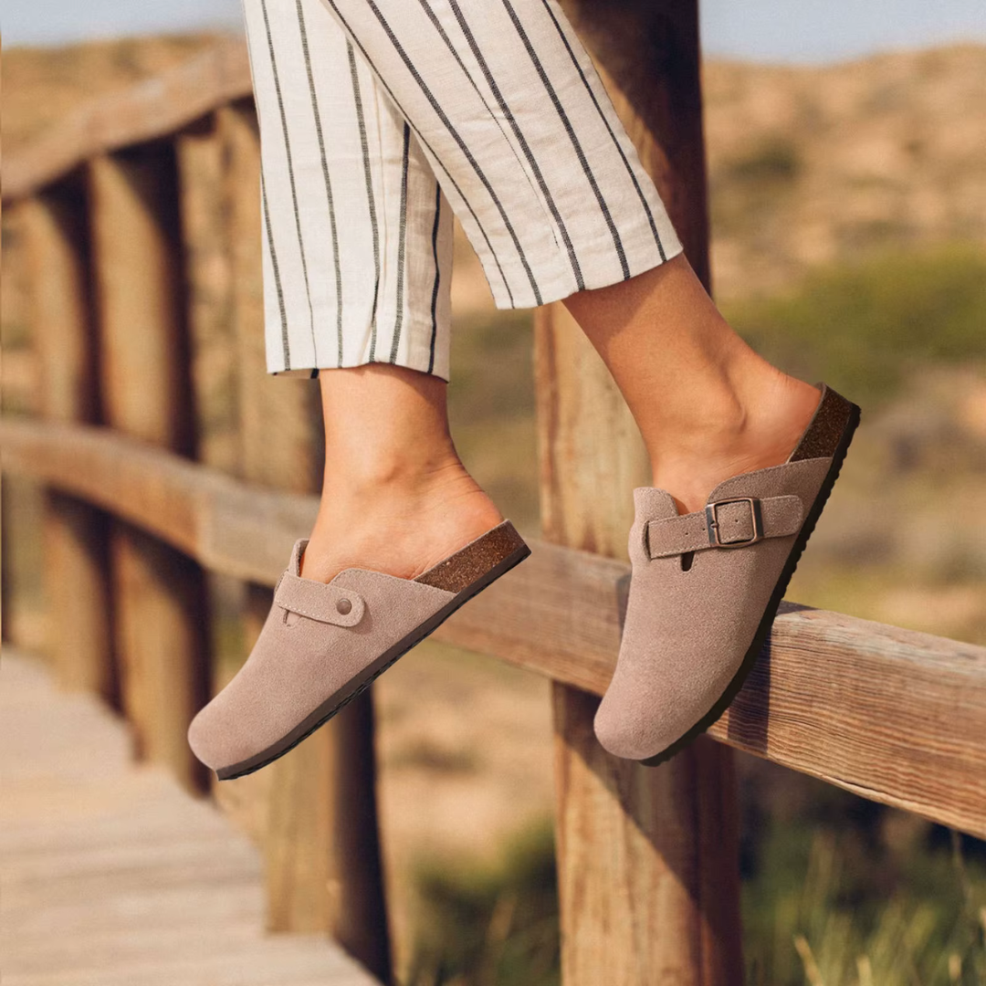 Freya | Suede Clogs – Timeless Comfort & Effortless Style